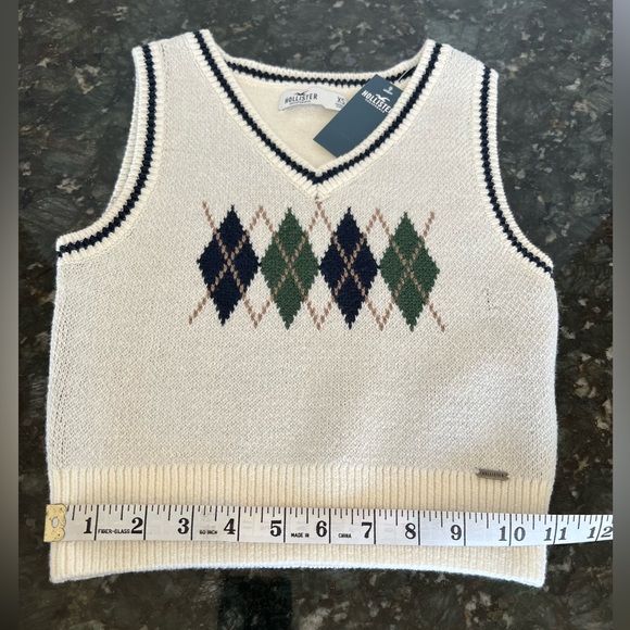 Hollister Patterned Crop Sweater Vest. Size XS. - Picture 4 of 7